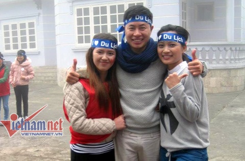 Lê Anh luôn được các học sinh nữ yêu mến.