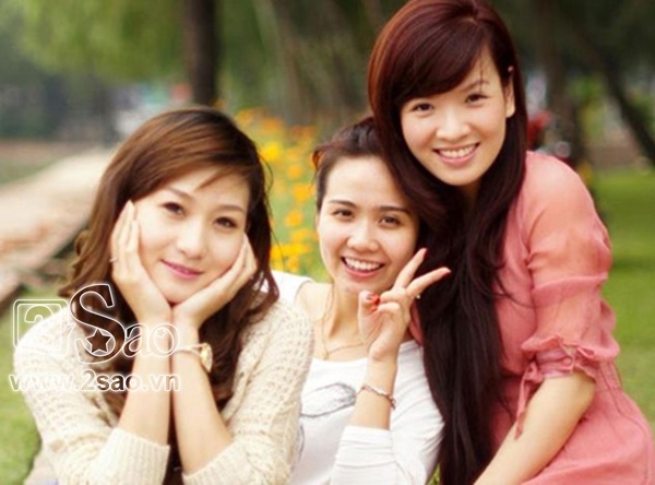 Ba đám cưới 1 đời chồng  quy tụ những nữ diễn viên khả ái của màn ảnh phía Bắc là: Đan Lê, Huyền Lizzie và Thanh Huyền.