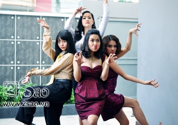  Bếp trưởng Quyên (Lê Khánh), bác sĩ Mai Châu (Vân Trang), hacker thiên tài Vy (Yu Dương)  và cô giáo “bí hiểm” Huyền (Maya) lập nên hội “Quả phụ áo đen” trong Cô dâu đại chiến 2.