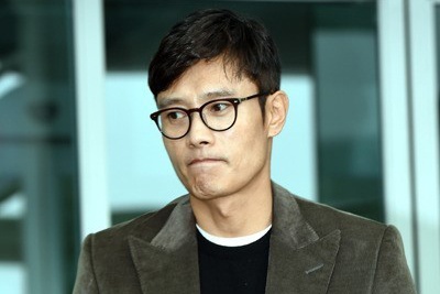 Lee Byung Hun hoc hac lo dien sau scandal ngoai tinh hinh anh