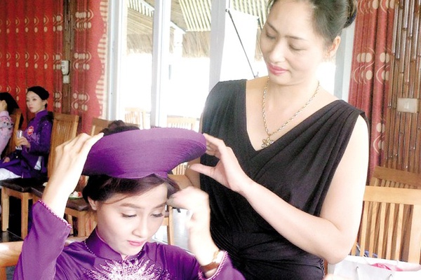 Chuyen cua nhung ba me dua con di thi hoa hau hinh anh