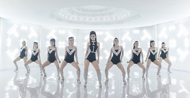 Bad Boy - Dong Nhi hinh anh