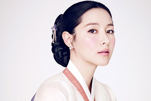 Lee Young Ae duoc vinh danh vi cuu song tre so sinh hinh anh