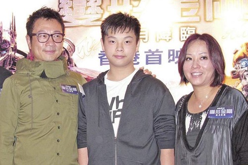 Le Dieu Tuong khong muon xa vo con lau ngay hinh anh