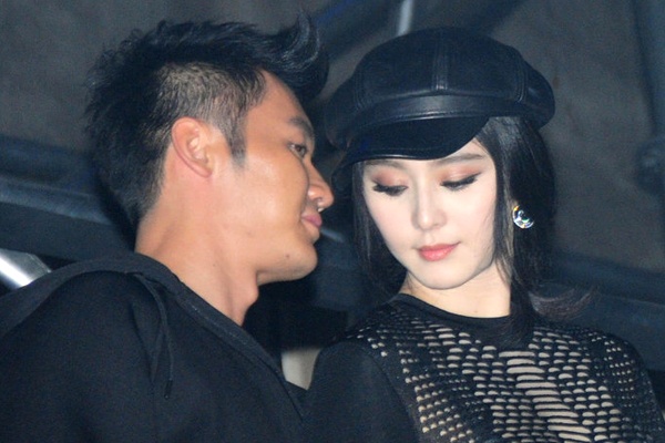 Lo anh Pham Bang Bang tinh tu voi Ly Than hinh anh