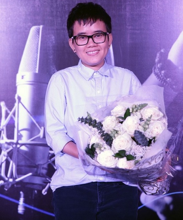 Phương Uyên tại buổi họp báo.