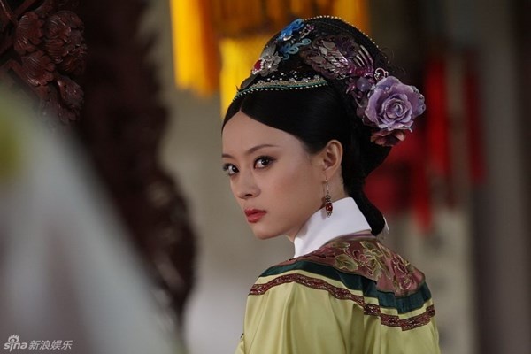 Trong Hậu cung Chân Hoàn truyện, Tôn Lệ vào vai Chân Hoàn - một cô gái trong sáng  không màng danh lợi, nhưng bị buộc phải trở nên tàn nhẫn để tự cứu bản thân. 