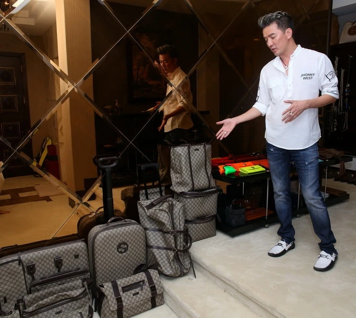 Sau khi lần lượt giới thiệu các bộ sưu tập giày, trang phục và phụ kiện, Mr Đàm đã thu hút được một lượng view khổng lồ cùng sự quan tâm của các fans hâm mộ anh ở khắp nơi