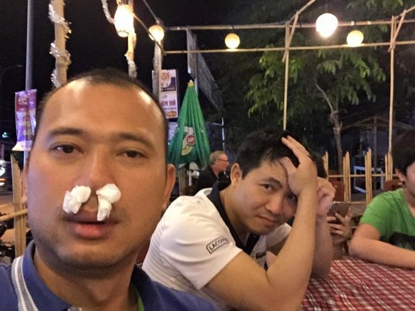 Bịt bông vào mũi là giải pháp vui nhất trong một lần bị cảm cúm của MC, BTV Long Vũ.