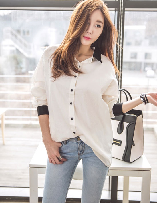 Sơmi trắng đã xuất hiện từ cách đây rất lâu và đến nay vẫn là style thời trang nhận được yêu mến. Theo thời gian, sơmi trắng được biến hóa, thay đổi để mang nét quyến rũ của  thời đại. 