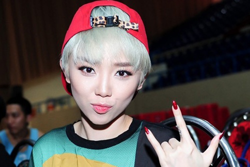 Sao Viet chat va quai voi toc bach kim hinh anh