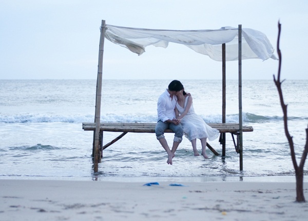 Đây cũng là bộ phim hot girl Hà thành có rất nhiều cảnh hôn cùng  bạn diễn nam của mình.