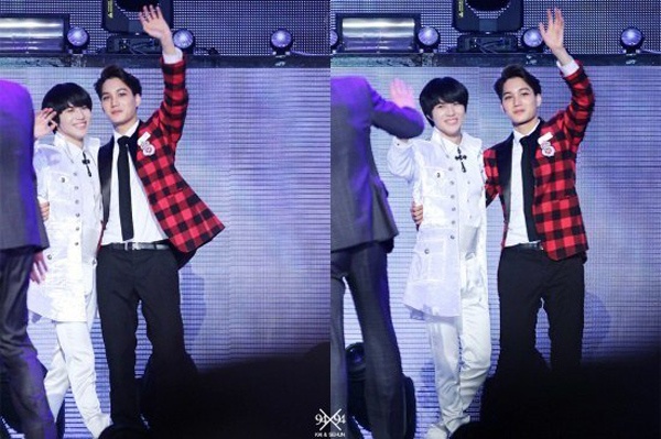 Hình ảnh hai anh chàng điển trai thì thầm hay cầm tay nhau trên sân khấu không còn quá xa lạ.