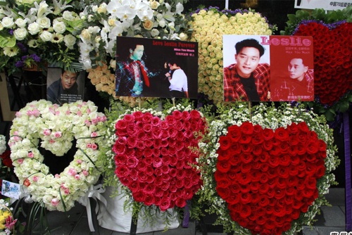 Pho Hong Kong ngap hoa tuong nho Truong Quoc Vinh hinh anh