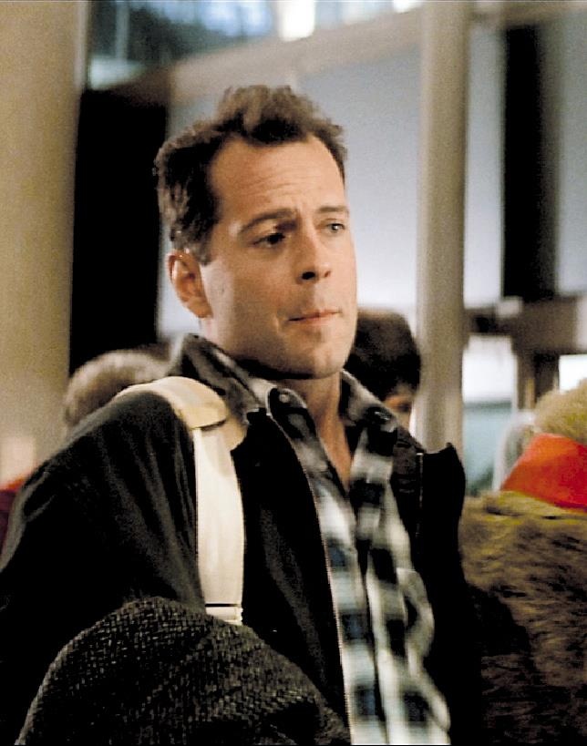 Bruce Willis vào vai người hùng rất bình thường, giản dị nhưng đa mưu túc trí trong phim Die Hard