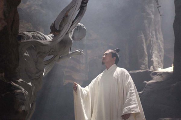 Sau đó Vô Nhai Tử yêu em gái của Lý Thu Thủy (cũng có phiên bản nói rằng ông yêu bức tượng đá) và bỏ đi. Trong khi đó Lý Thu Thủy và Thiên Sơn Đồng Lão đánh nhau vì tranh giành ông tới lúc gần chết mới rõ sự tình.