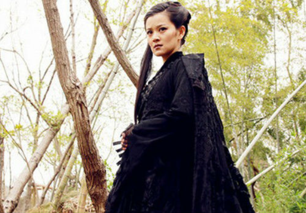 Do con trai của hai người (Hư Trúc) bị bắt nên Diệp Nhị Nương phát điên, trở thành Vô Ác Bất Tác, đứng hàng thứ hai trong Tứ đại ác nhân, võ công tàn độc, chuyên bắt giết con của người khác.