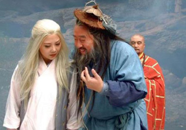 Chu Bá Thông - Anh Cô (Anh hùng xạ điêu, Thần điêu hiệp lữ): Chu Bá Thông tư tình với Anh Cô (vốn là phi tần của Nam Đế), sinh ra đứa con nhưng lại chối bỏ trách nhiệm. Vì vậy Anh Cô luôn săn đuổi ông, đến gần cuối đời họ mới giảng hòa với nhau.