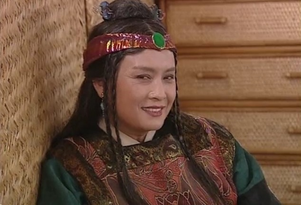 Sử Tiểu Thúy thu nhận Thạch Phá Thiên làm đệ tử, truyền dạy đao pháp để phá kiếm pháp của Bạch Tự Tại và rất hả hê khi Thạch Phá Thiên đánh bại Bạch Vạn Kiếm (dù Bạch Vạn Kiếm là con bà ta).