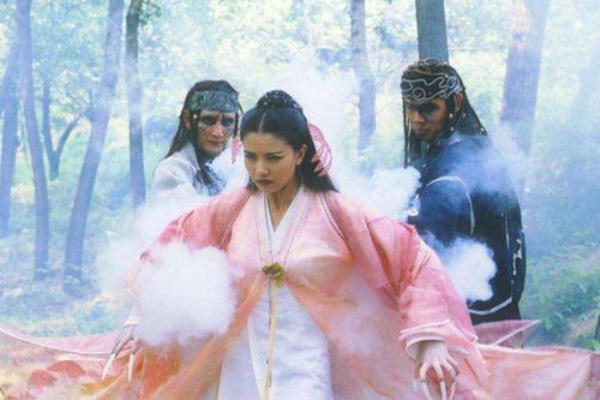 Tống Thanh Thư - Chu Chỉ Nhược (Ỷ thiên đồ long ký): Chu Chỉ Nhược đến với phản đồ Võ Đang Tống Thanh Thư sau khi bị Trương Vô Kỵ bỏ rơi và họ cùng nhau luyện Cửu âm chân kinh (bí kíp được giấu trong Ỷ Thiên Kiếm).