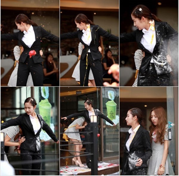 Một lần, để bảo vệ Da Hye - cô con gái của tổng thống, Na Na đã bị ném trứng vào người.