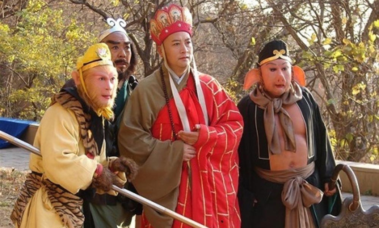 Bộ phim ra đời trong hoàn cảnh khó khăn do được sản xuất vào thập kỉ 1980, thời mà kĩ xảo điện ảnh còn thô sơ lạc hậu. Tuy nhiên nhờ sự nỗ lực của dàn diễn viên cùng các thành viên khác, bộ phim đã trở thành một trong những tác phẩm kinh điển nhất của màn ảnh nhỏ Trung Quốc.