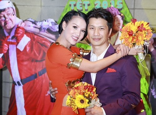 Niềm vui của đôi vợ chồng Bebe Phạm và Dustin Nguyễn chính là chăm sóc cho nhau mỗi ngày