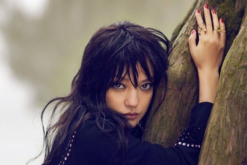 Trieu Vy gay bat ngo voi bo anh hoang dai hinh anh