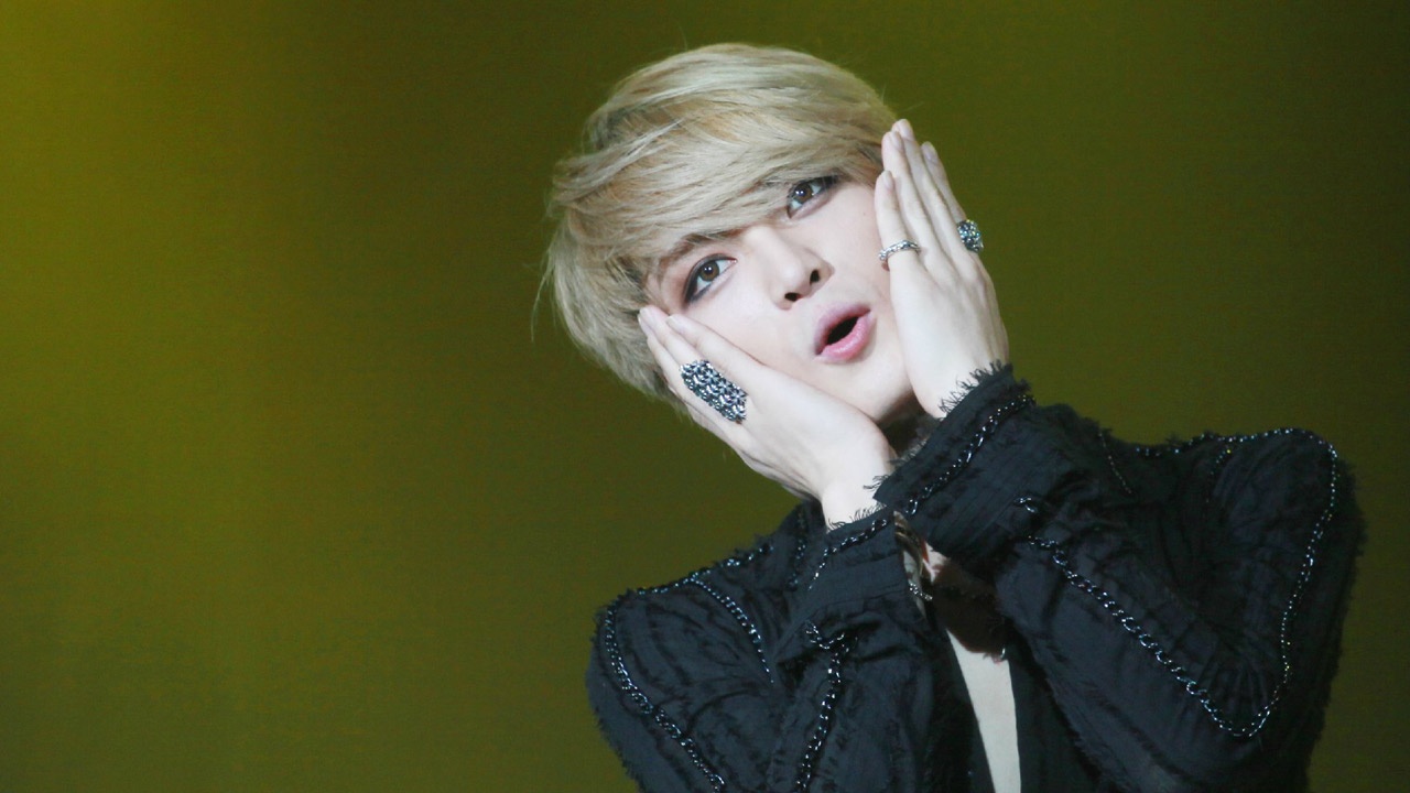 Jae Joong hoàn toàn phù hợp với các tiêu chí về vẻ đẹp nữ tính. Nam ca sĩ tài năng không chỉ thu hút người hâm mộ bằng giọng hát mà anh còn khiến fan phải ngây ngất trước vẻ đẹp lãng mạn, ngọt ngào.