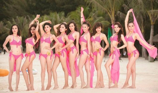 Ra tay 'dep loan' thi hoa hau hinh anh