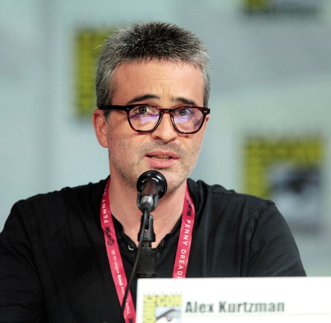 Alex Kutzman là nhà biên kịch có tiếng ở Hollywood