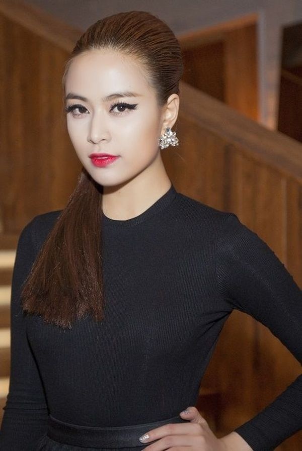 Hoàng Thùy Linh toát lên vẻ sang trọng, nổi bật