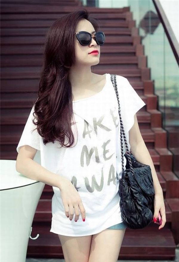 Thời trang đơn giản, nhàn nhạt trước đây của Hoàng Thùy Linh.