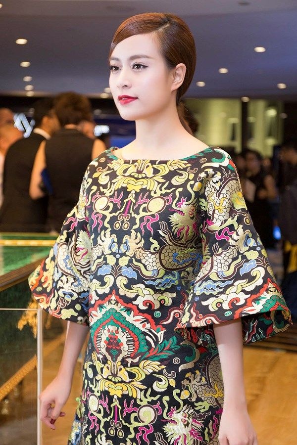 Hoàng Thùy Linh được chăm chút tỉ mẩn đến từng chi tiết bởi stylist chuyên nghiệp.