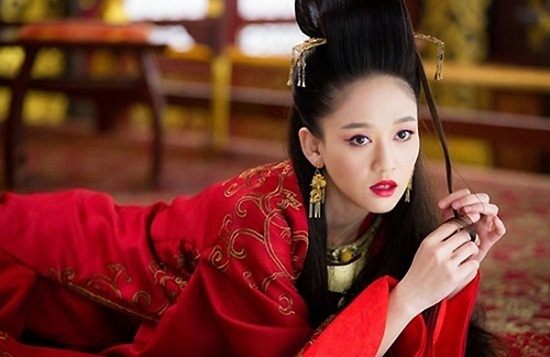 Đông Phương Bất Bại bị chuyển giới trong Tân tiếu ngạo giang hồ.