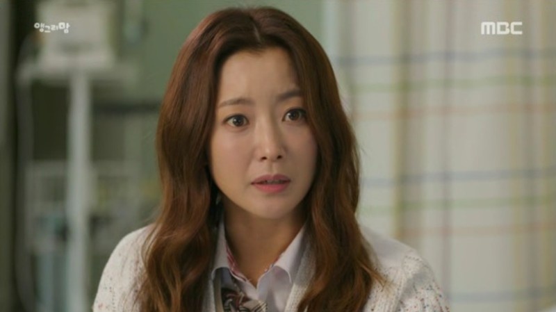 Với nhiều người, trung học là khoảng thời gian đáng nhớ nhất trong cuộc đời. Chính vì lẽ đó, để đảm bảo con gái có được những ký ức đẹp, Jo Kang Ja - nhân vật của Kim Hee Sun - đã quyết định khoác lên người bộ đồng phục học sinh, trở lại trường để bảo vệ con khi biết cô bé bị bắt nạt.