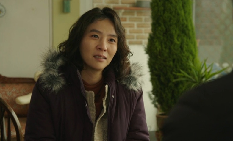 Kim Boon Ja (Seo Jung Yun) của Valid Love có mối quan hệ phức tạp với con gái Il Ri. Bà từng tức điên, tát con gái khi phát hiện ra Il Ri phản bội chồng. Bà muốn con gái giữ lại cuộc hôn nhân với người chồng mà theo bà là tốt bụng, khó kiếm. Tuy nhiên, khi biết mẹ chồng con gái bị mất trí, bà đã van xin con rể để Il Ri ra đi. Boon Ja đau lòng khi nghĩ rằng con gái sẽ phải mất cả phần đời còn lại để chăm sóc cho nhà chồng. Dù quý con rể nhưng tình yêu và sự quan tâm lớn nhất của Boon Ja là dành cho con gái.