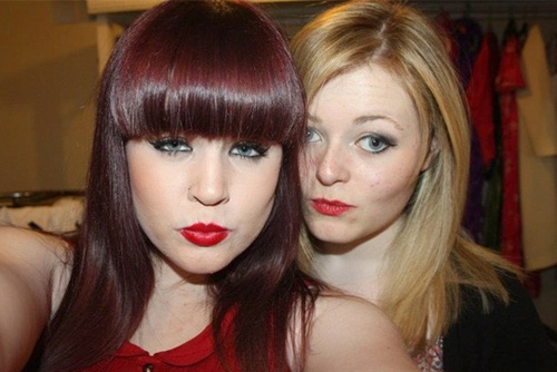 Co gai khiem thi gay soc voi kha nang trang diem hinh anh