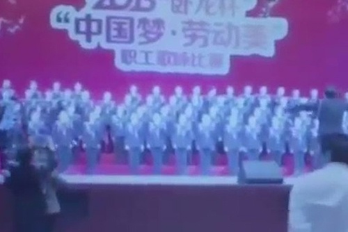 Sap san khau khien dan nhac 80 nguoi bien mat hinh anh