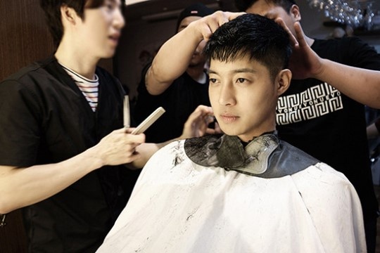 Kim Hyun Joong viet thu tay xuc dong cho fan hinh anh