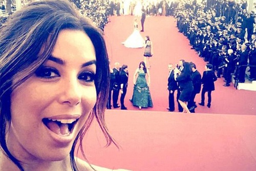 Mac lenh cam, sao van chup anh 'tu suong' tai Cannes hinh anh