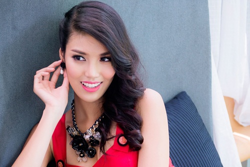 Lan Khue ruc ro truoc them Miss World hinh anh