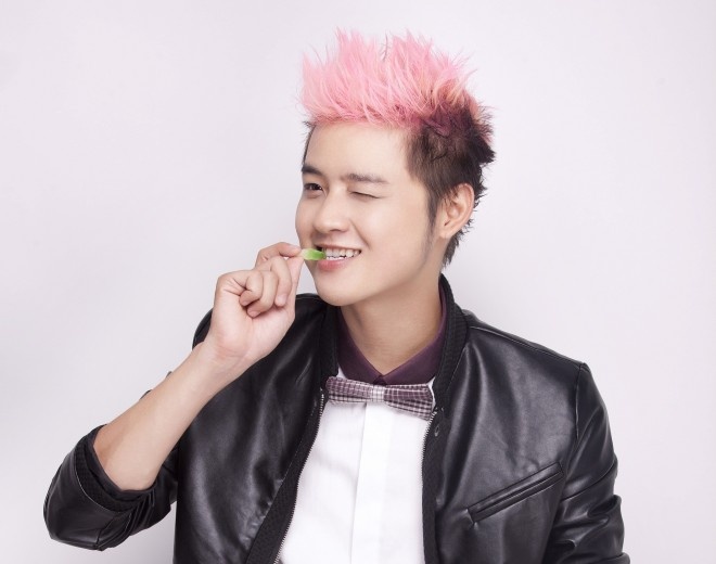 Thanh Duy hiện nay có một hàm trăng trắng sáng và đều đặn hơn nhiều so với lúc mới dự thi Vietnam Idol