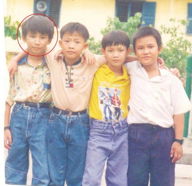 Chí Thiện vui mừng gặp lại các “chiến hữu” hồi tiểu học trong ngày khai giảng năm lớp 6. Chí Thiện học tại trường THCS Thanh Đa, quận Bình Thạnh, TP. HCM, ở gần nhà.