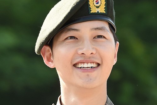 Song Joong Ki chinh thuc xuat ngu hinh anh