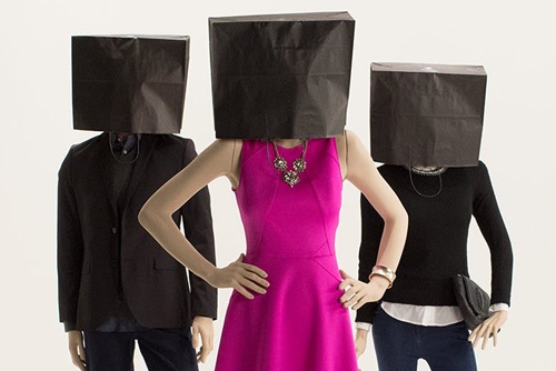 'Quan ao cua cac nguoi dang giet chet chung toi' hinh anh