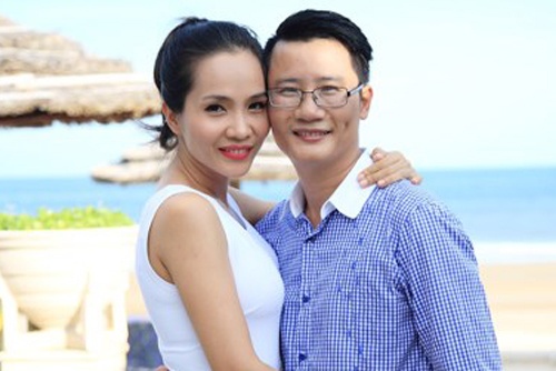 Hoang Bach: 'Vo chong toi hop nhau nhung khac khau' hinh anh