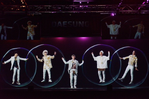 Diem nhan cua Big Bang hologram show hinh anh
