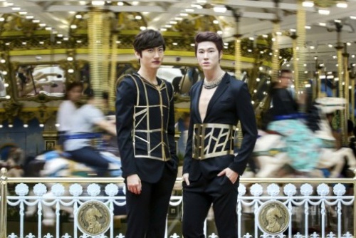 Mat 500 trieu won lam tuong sap TVXQ hinh anh