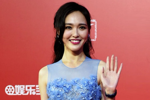 Duong Yen bi che cuoi khi dien vay nhai du su kien hinh anh